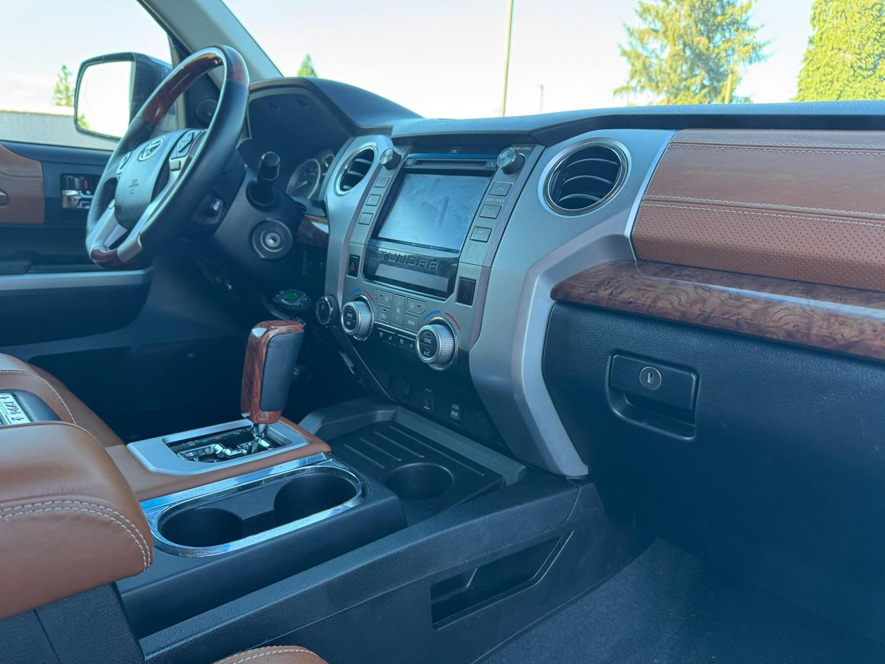 Toyota Tundra Platinum CrewMax 5.7L 4WD 2015