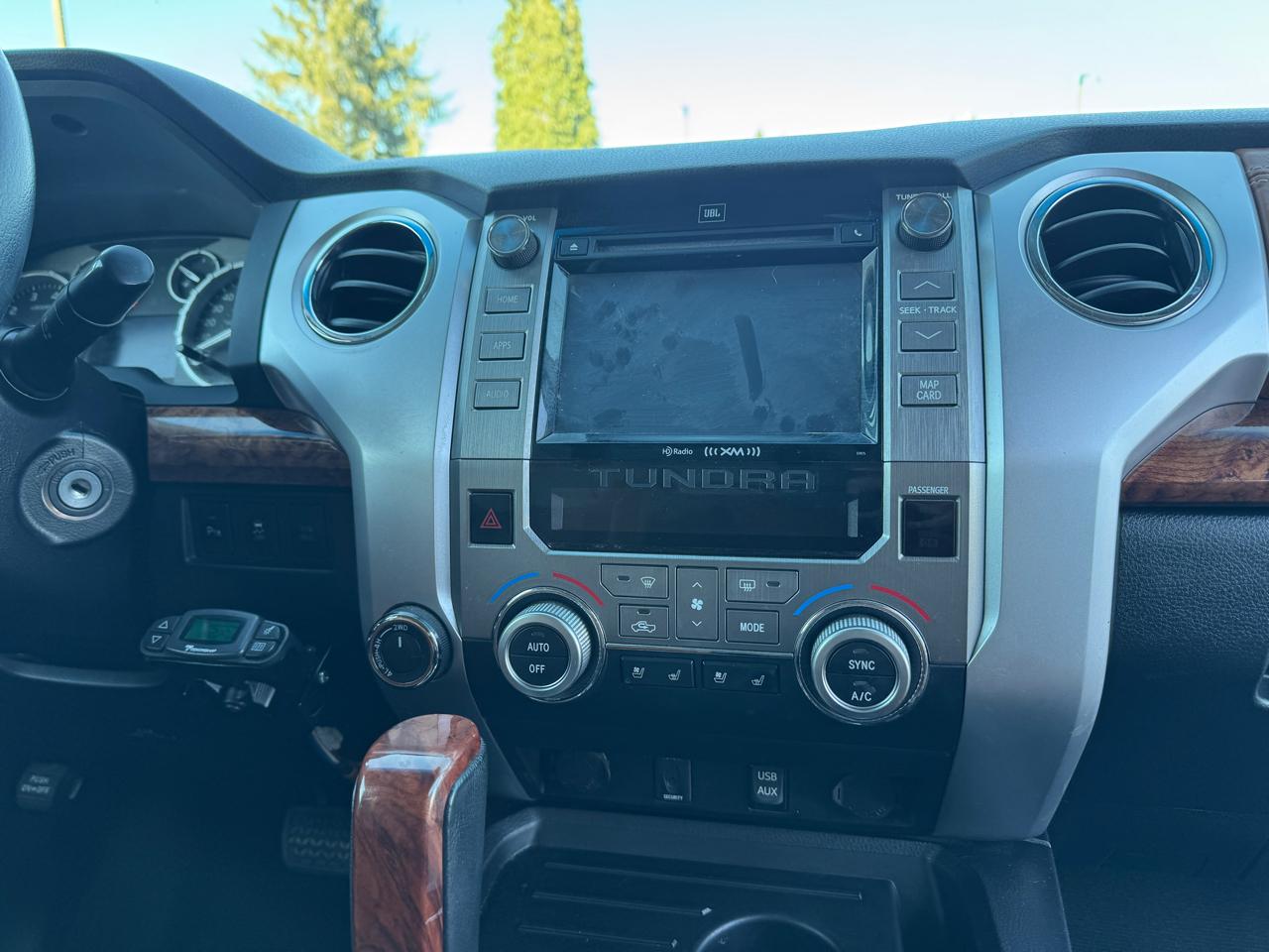 Toyota Tundra Platinum CrewMax 5.7L 4WD 2015