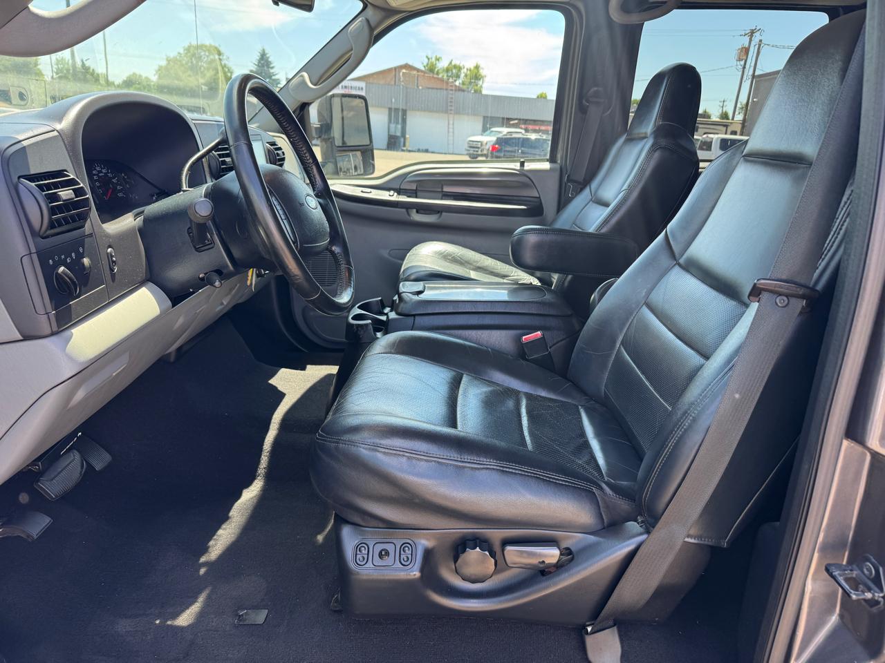 Ford F-350 SD Lariat Crew Cab 4WD 2005