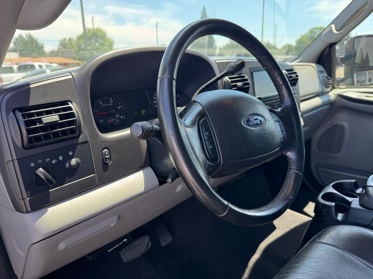 Ford F-350 SD Lariat Crew Cab 4WD 2005
