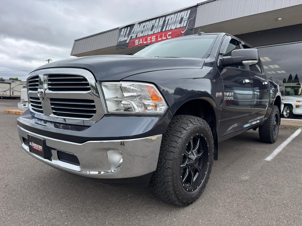RAM 1500 SLT Crew Cab SWB 4WD 2015