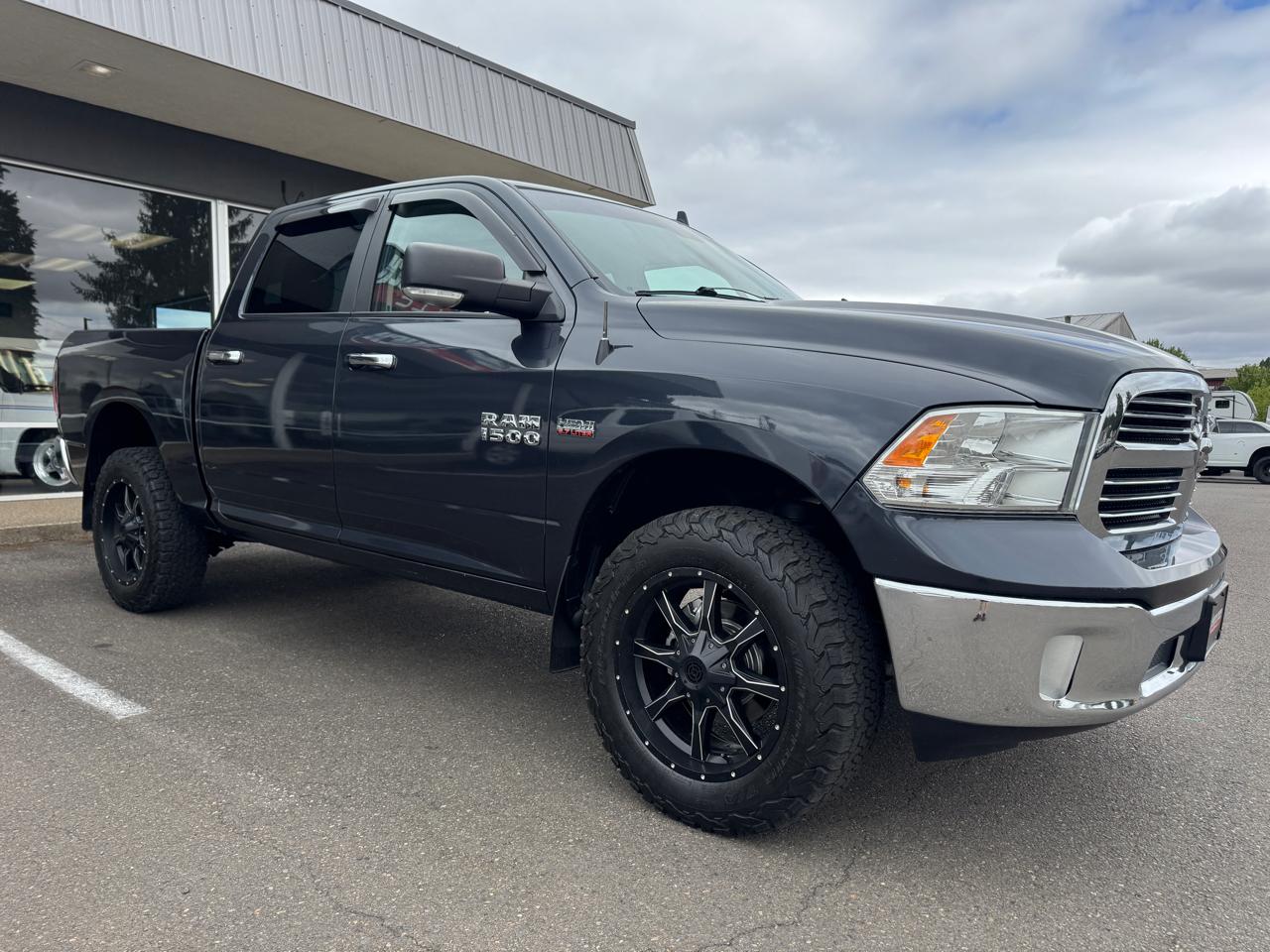 RAM 1500 SLT Crew Cab SWB 4WD 2015