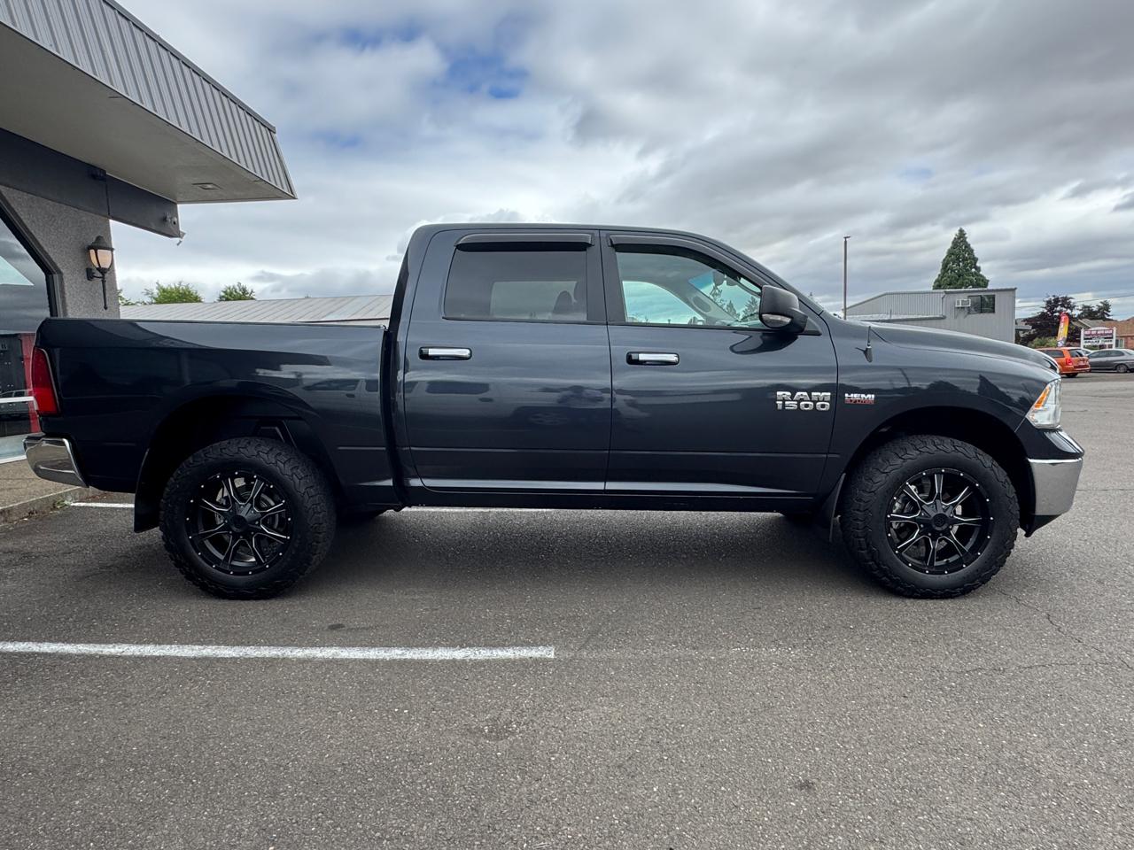 RAM 1500 SLT Crew Cab SWB 4WD 2015