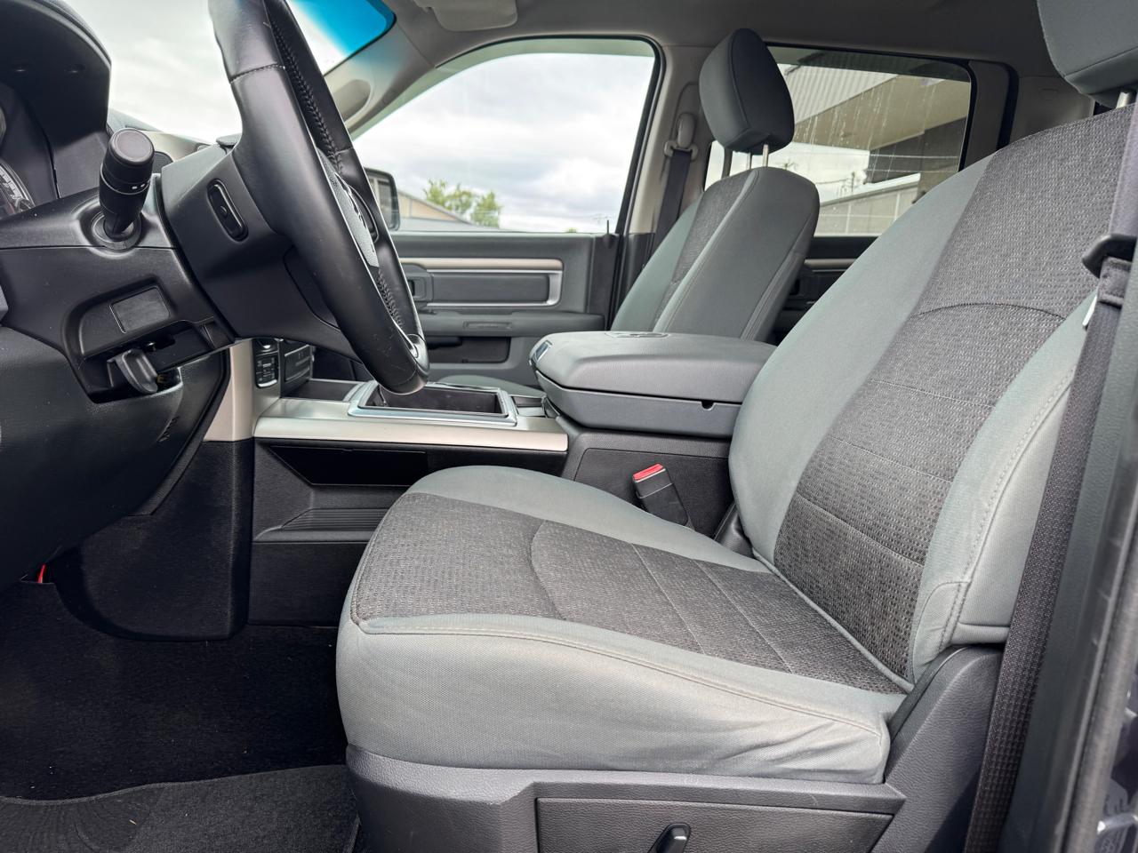RAM 1500 SLT Crew Cab SWB 4WD 2015