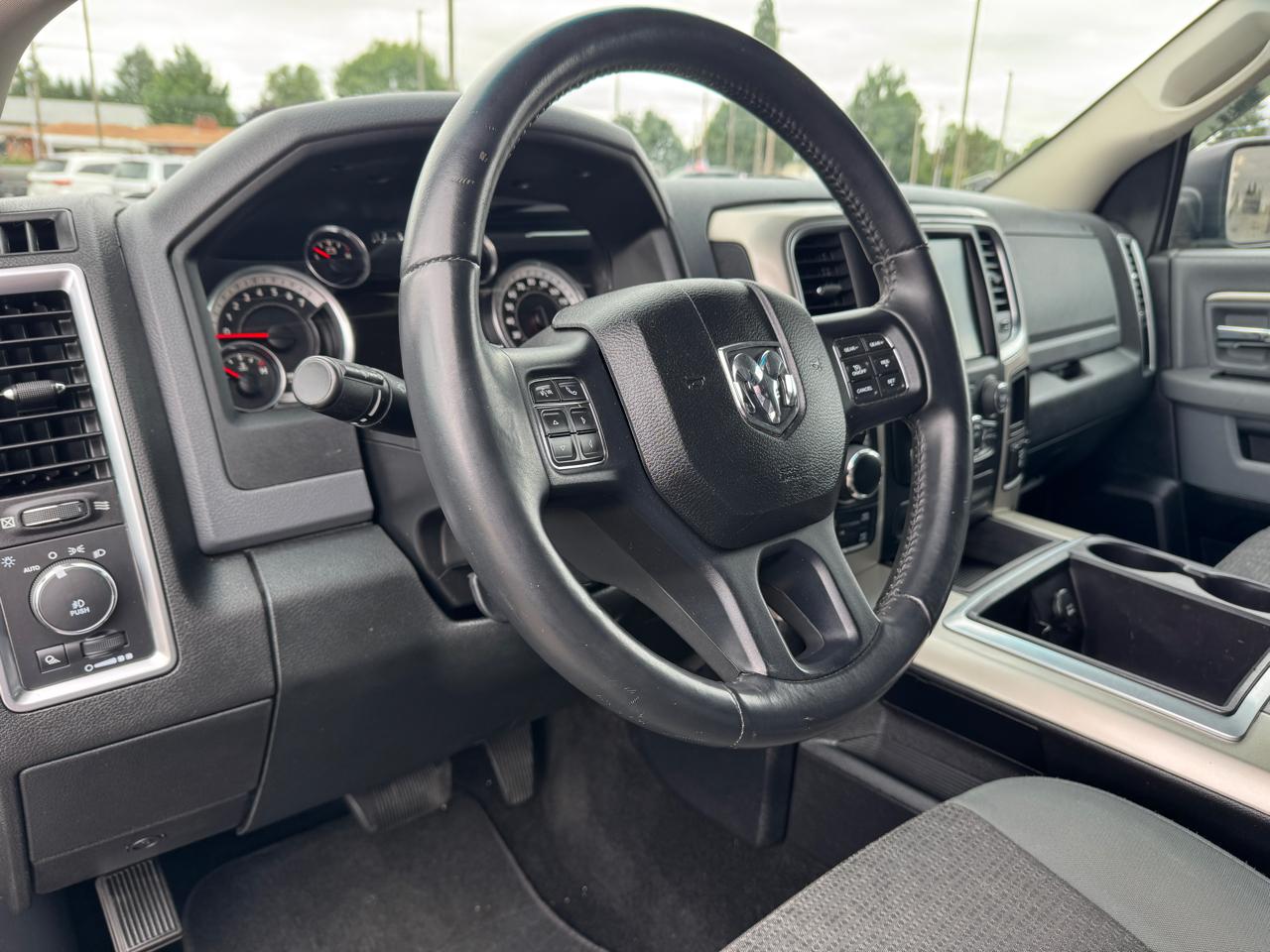 RAM 1500 SLT Crew Cab SWB 4WD 2015
