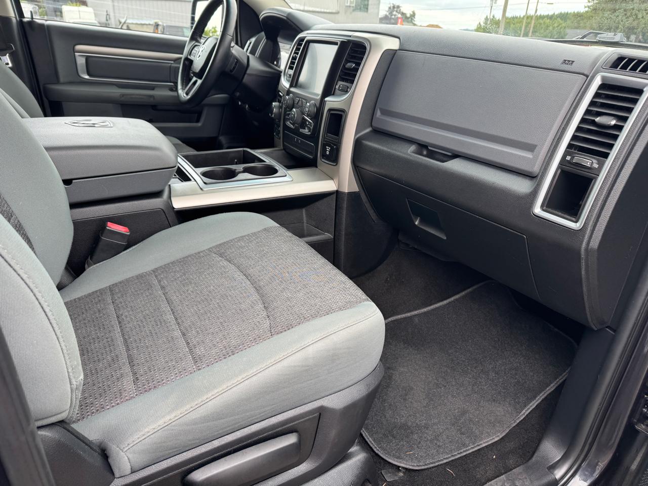 RAM 1500 SLT Crew Cab SWB 4WD 2015