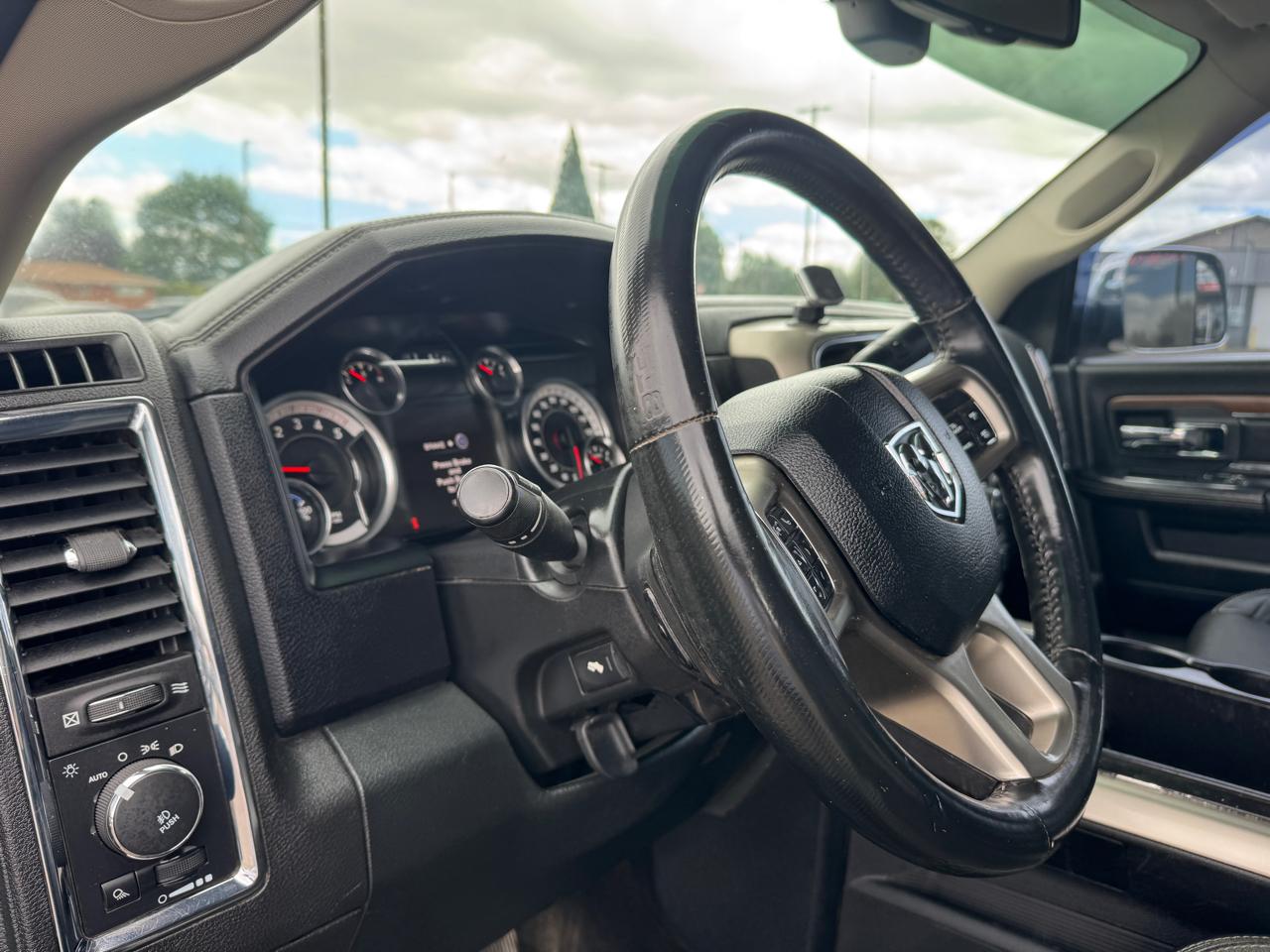 RAM 3500 Laramie Crew Cab LWB 4WD DRW 2015