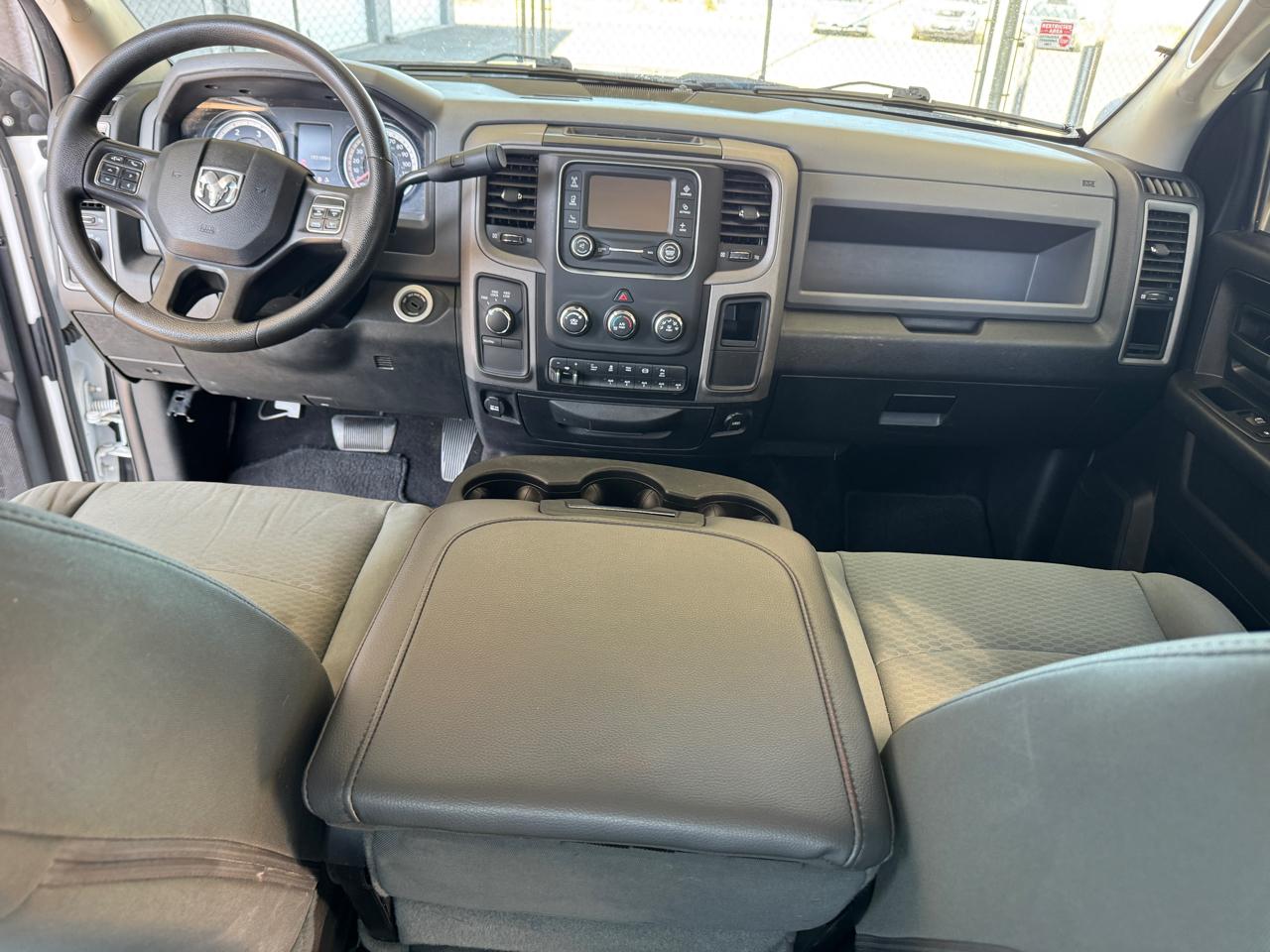 RAM 3500 Tradesman Crew Cab 4WD DRW 2016