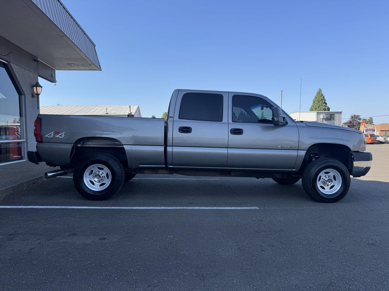 Chevrolet Silverado 2500HD Work Truck Crew Cab Long Bed 4WD 2006