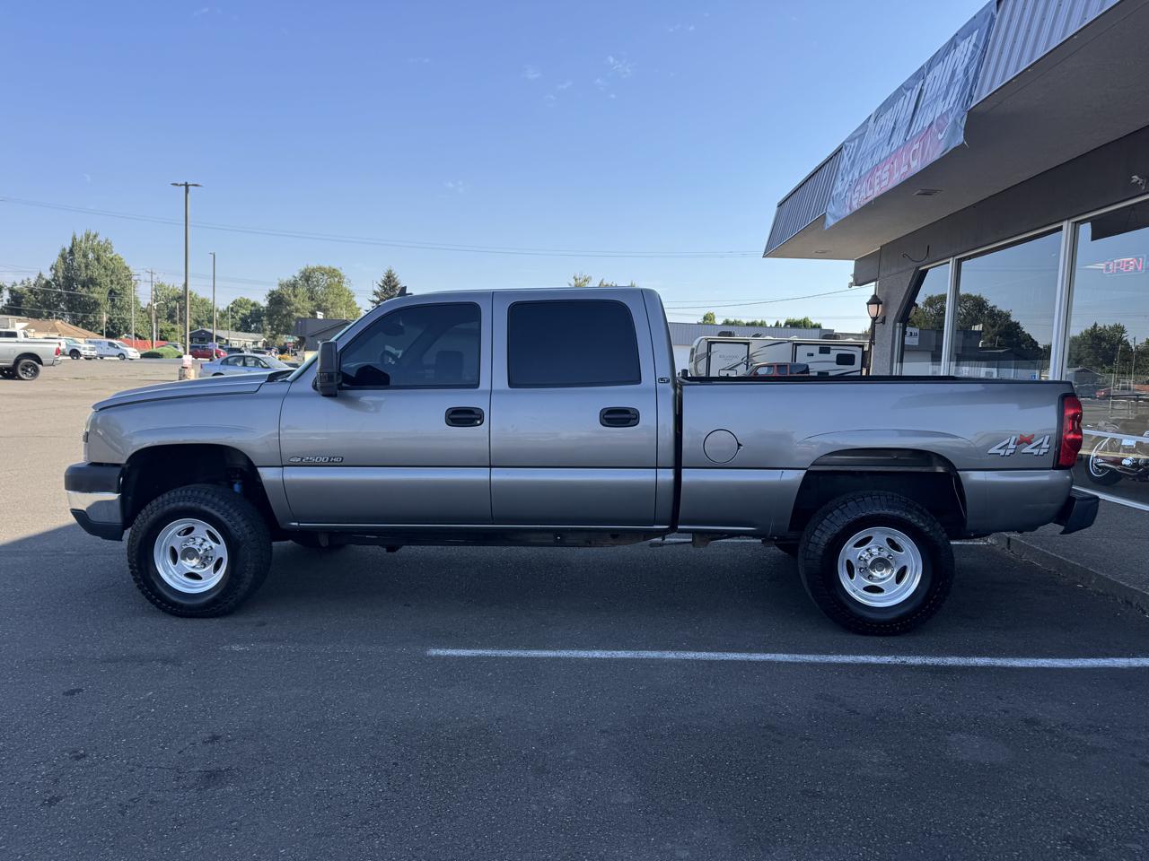 Chevrolet Silverado 2500HD Work Truck Crew Cab Long Bed 4WD 2006