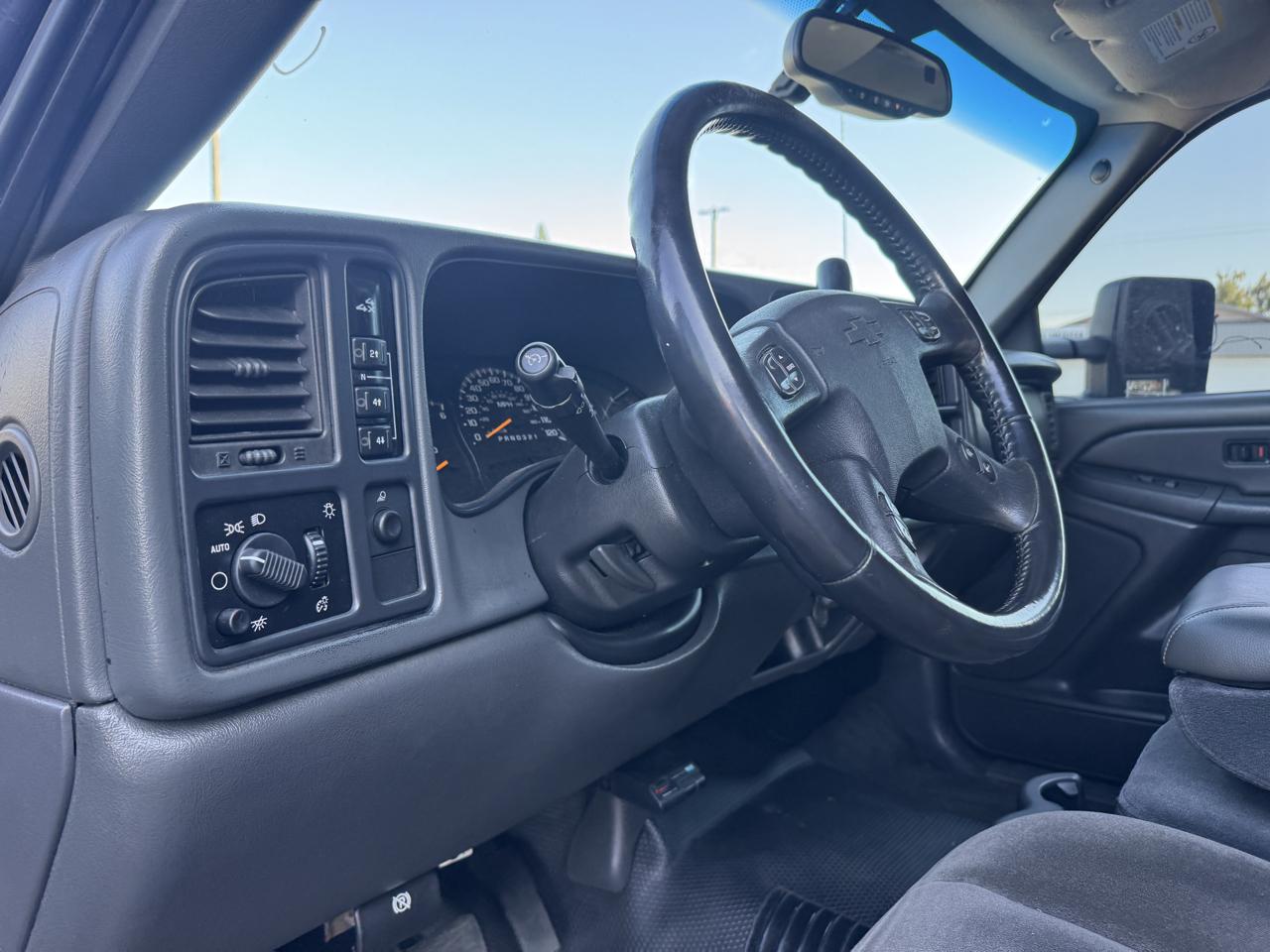 Chevrolet Silverado 2500HD Work Truck Crew Cab Long Bed 4WD 2006