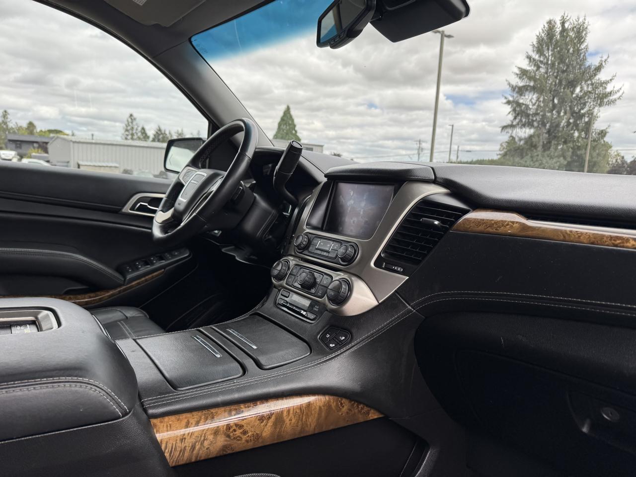 GMC Yukon Denali XL 4WD 2015