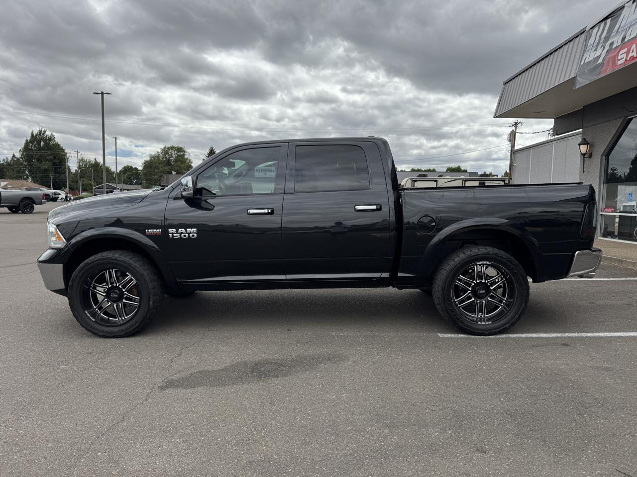 RAM 1500 Laramie Crew Cab SWB 4WD 2016
