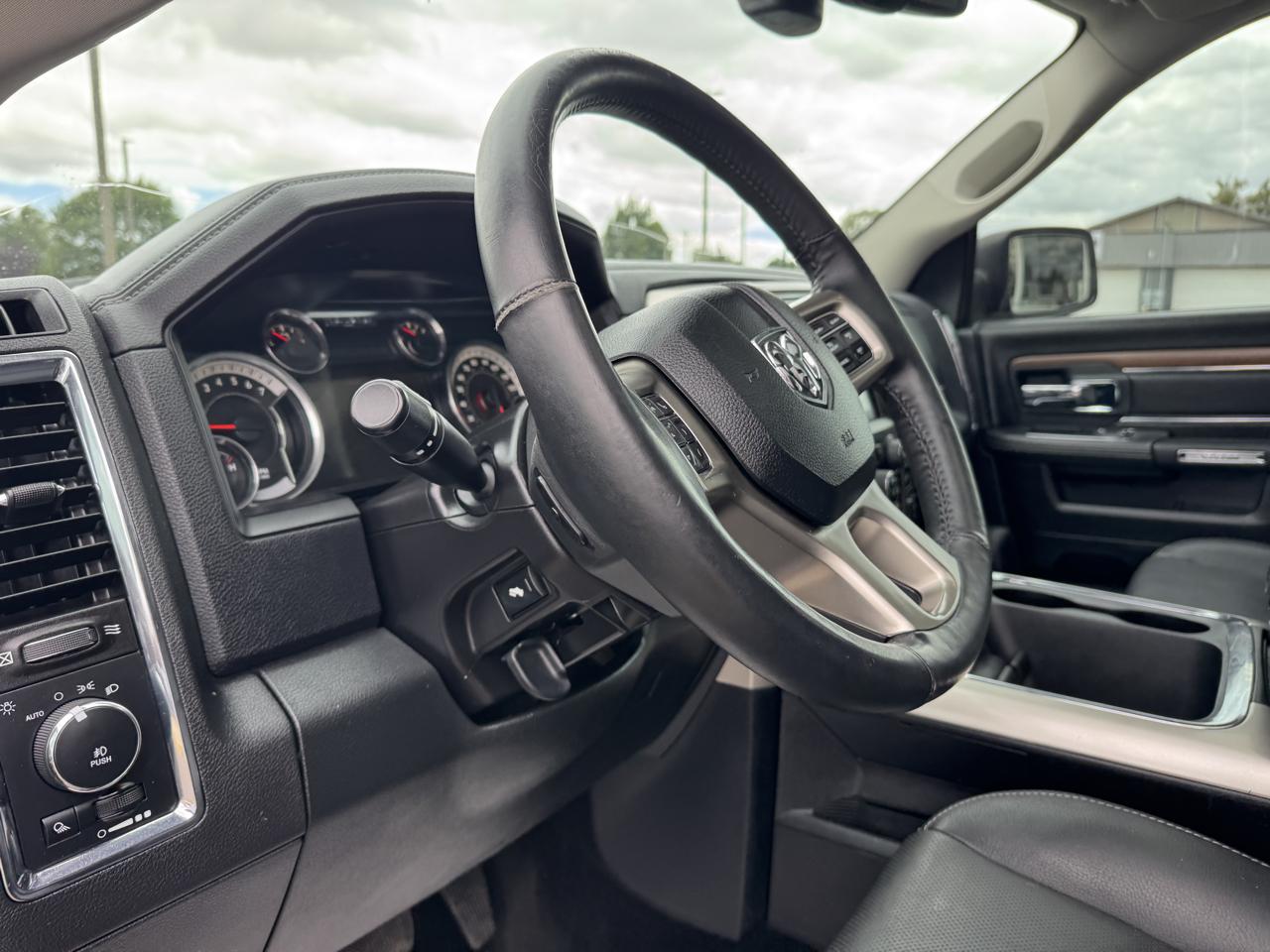 RAM 1500 Laramie Crew Cab SWB 4WD 2016