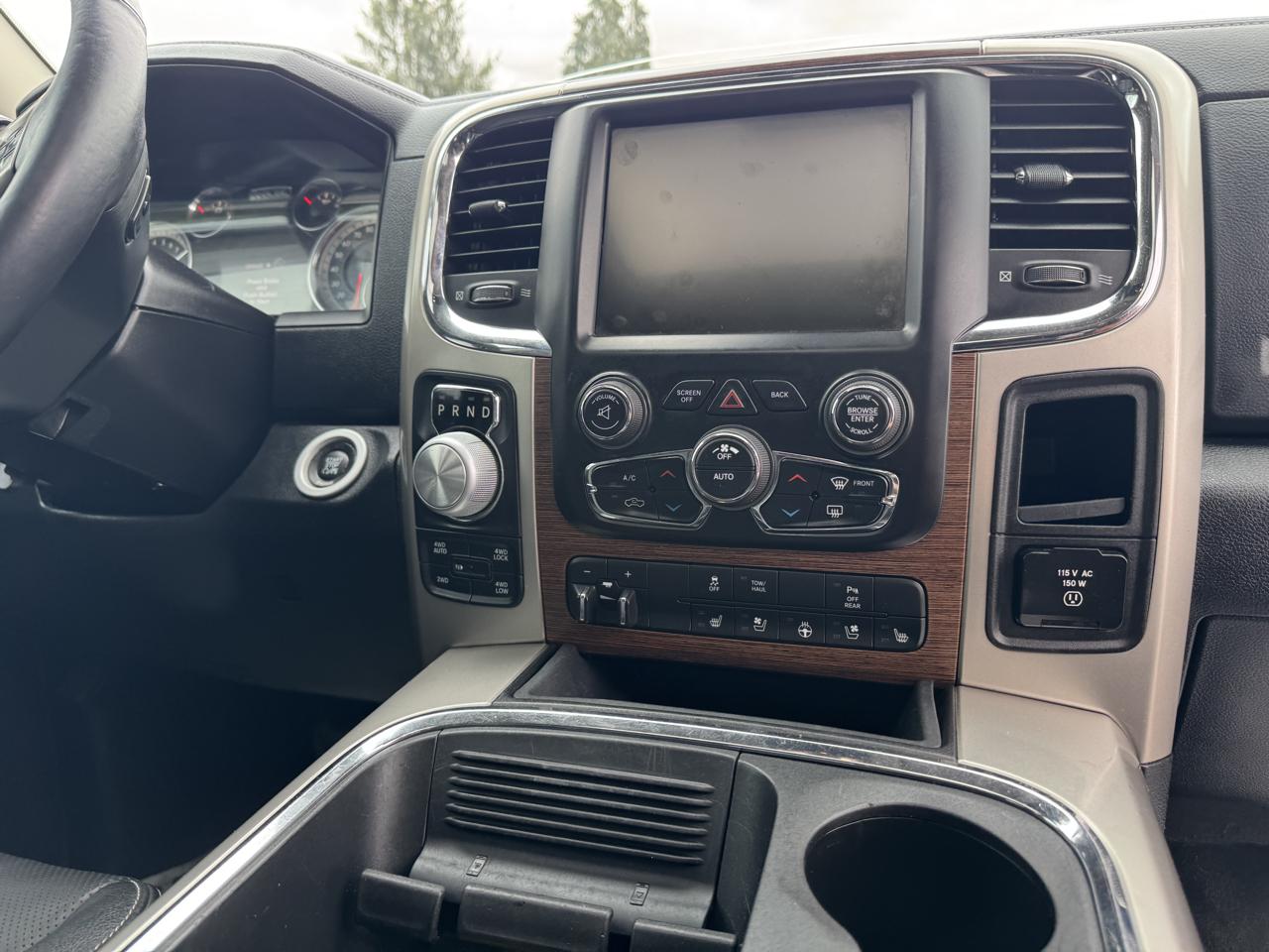 RAM 1500 Laramie Crew Cab SWB 4WD 2016