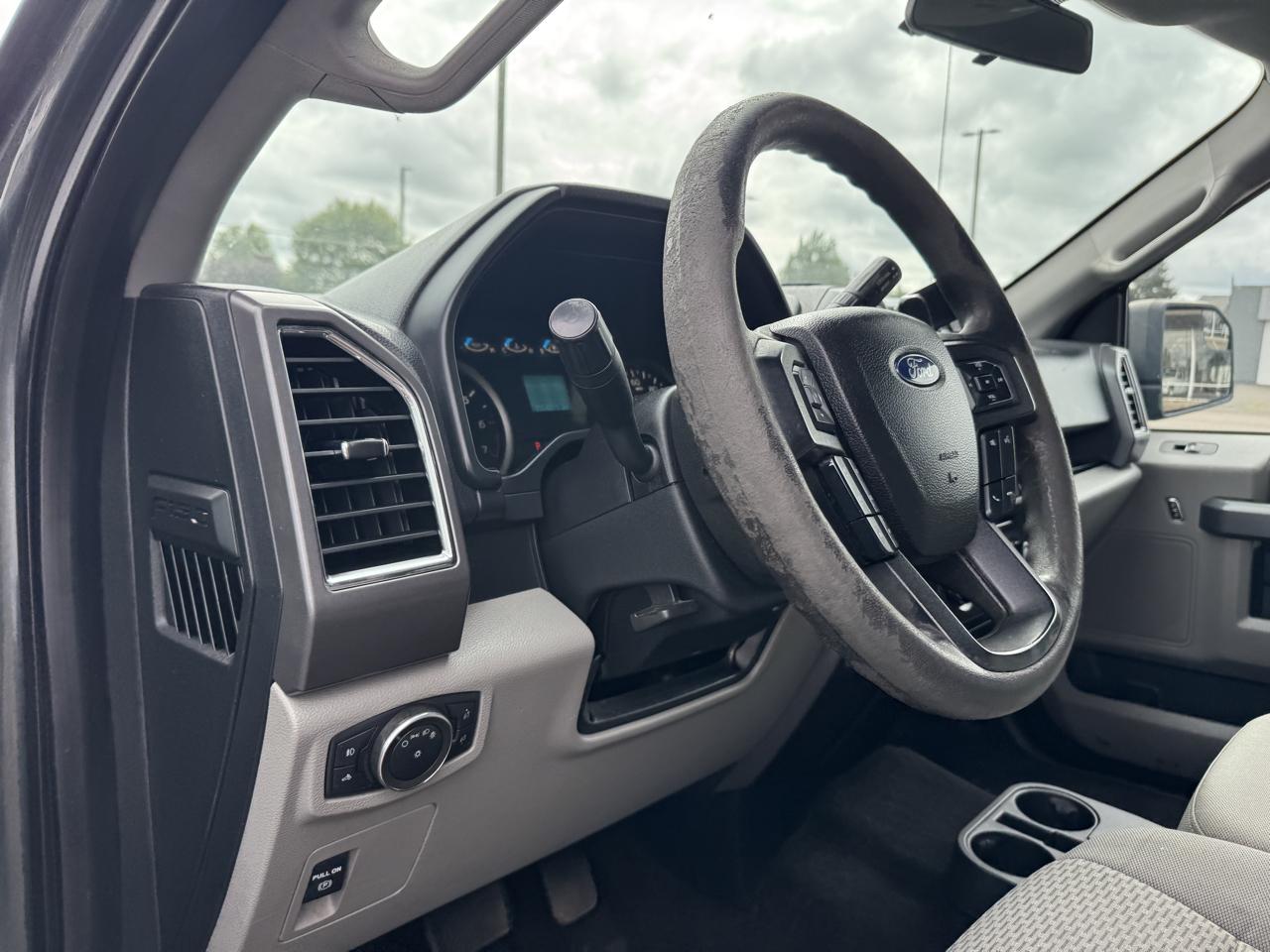 Ford F-150 XLT SuperCrew 4WD 2015