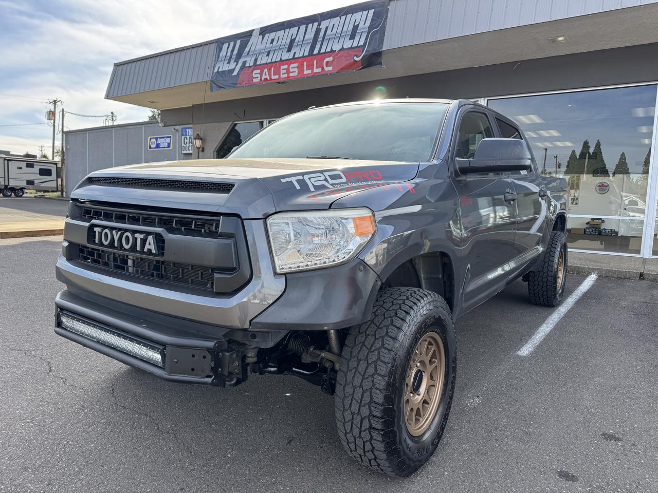 Toyota Tundra SR5 5.7L V8 CrewMax 4WD 2017