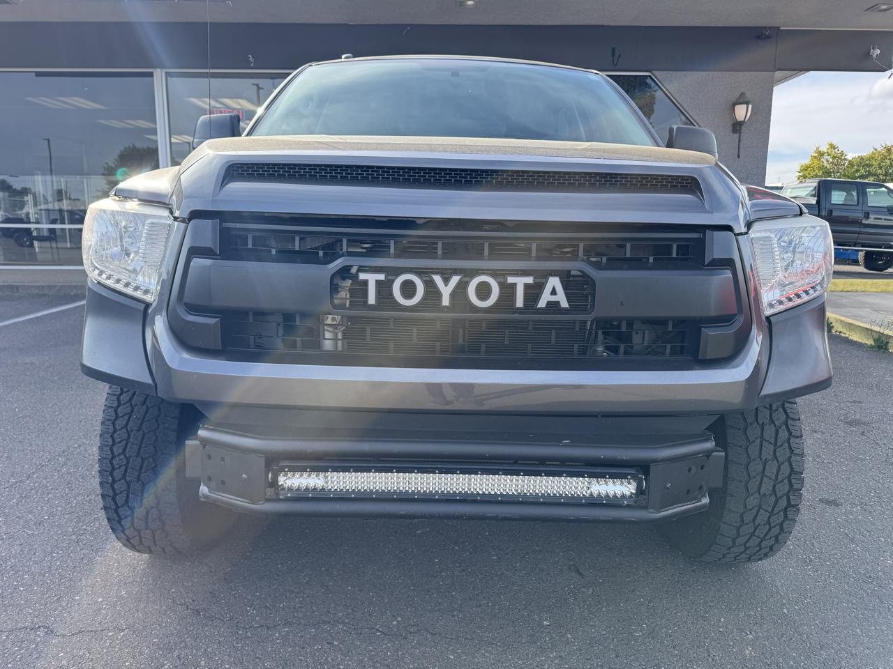 Toyota Tundra SR5 5.7L V8 CrewMax 4WD 2017