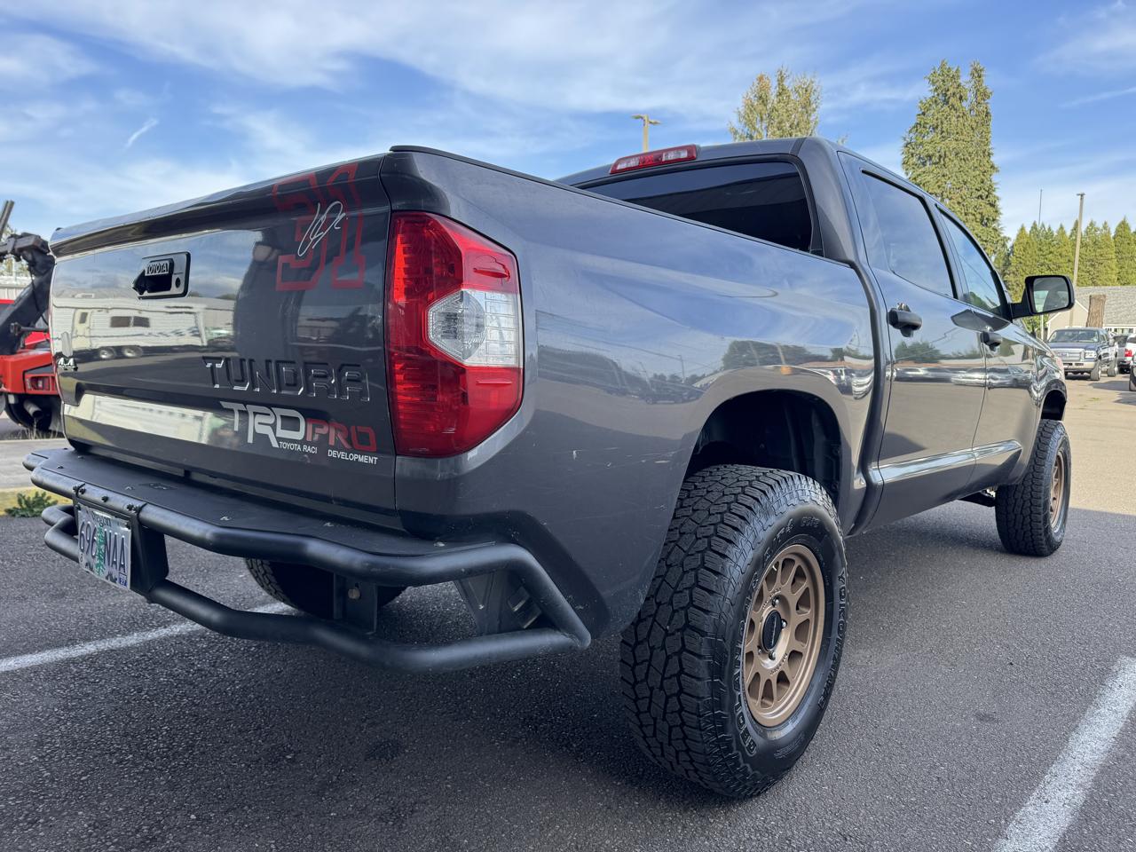 Toyota Tundra SR5 5.7L V8 CrewMax 4WD 2017