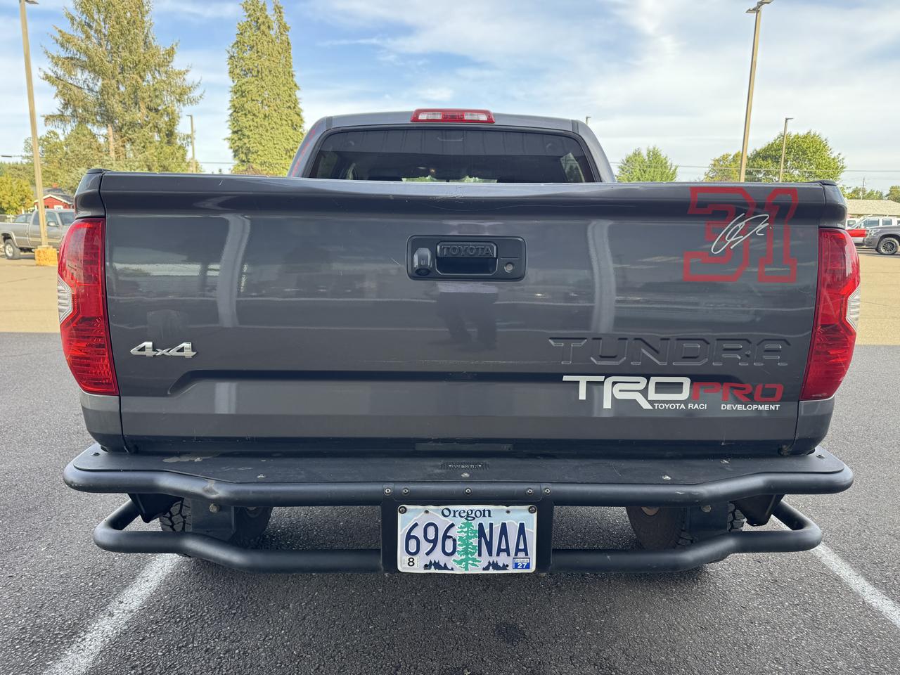 Toyota Tundra SR5 5.7L V8 CrewMax 4WD 2017