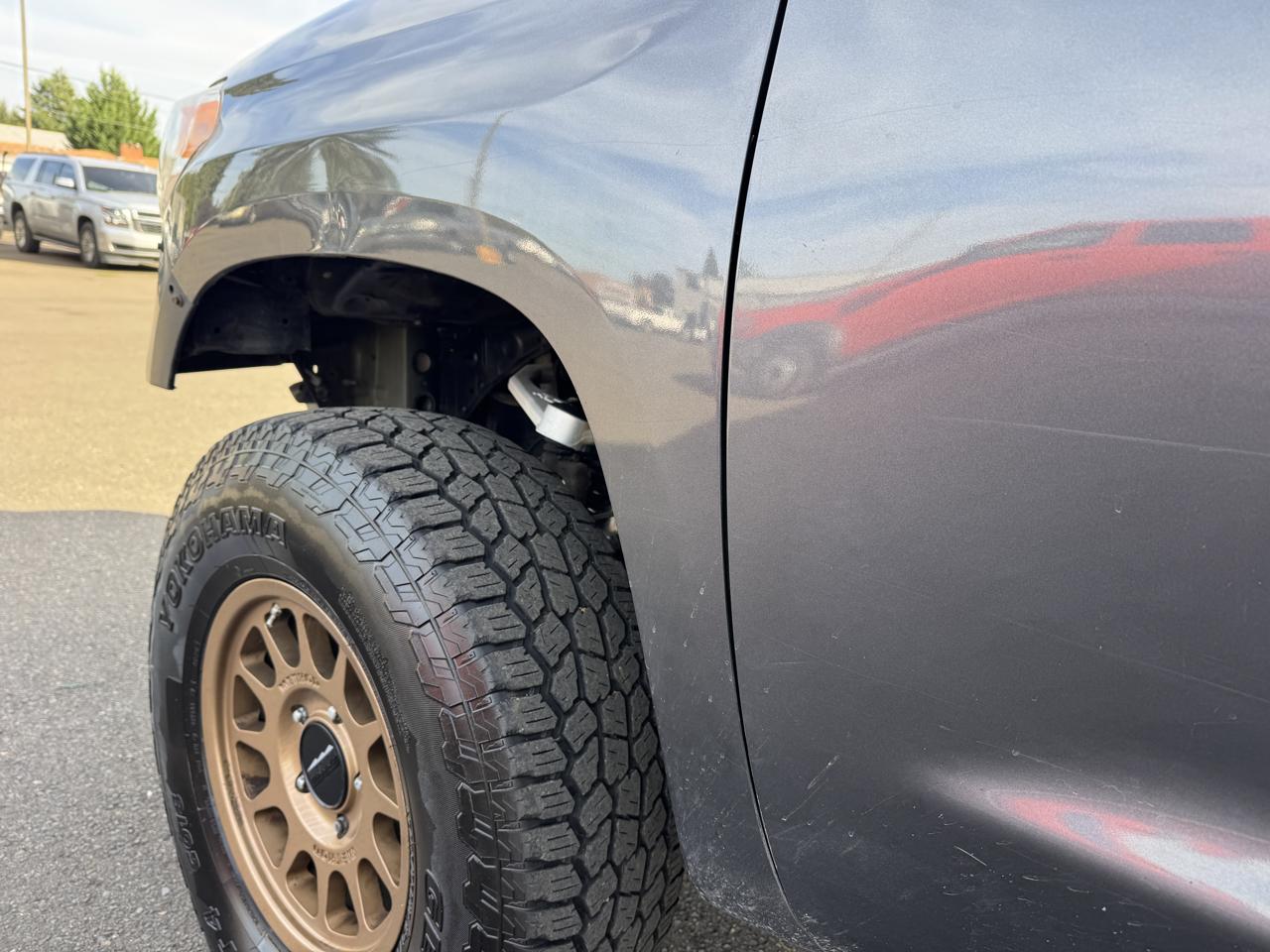Toyota Tundra SR5 5.7L V8 CrewMax 4WD 2017