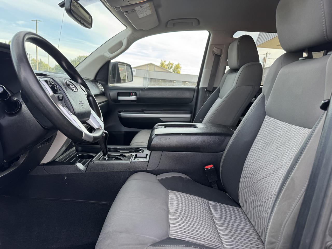 Toyota Tundra SR5 5.7L V8 CrewMax 4WD 2017