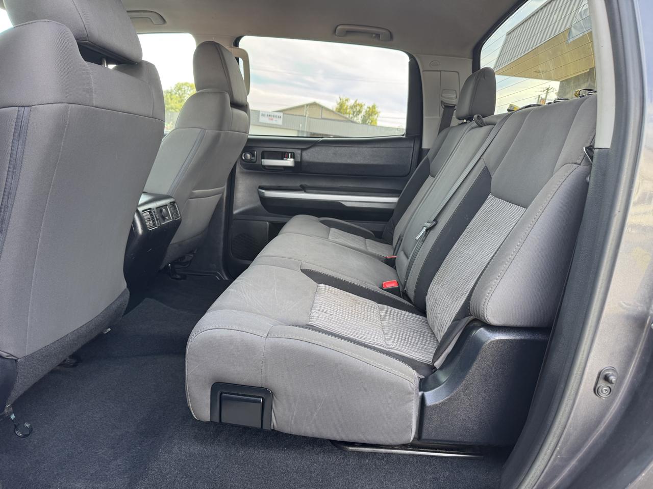 Toyota Tundra SR5 5.7L V8 CrewMax 4WD 2017