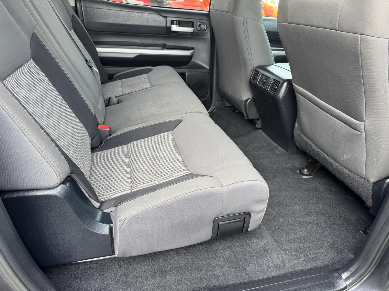 Toyota Tundra SR5 5.7L V8 CrewMax 4WD 2017