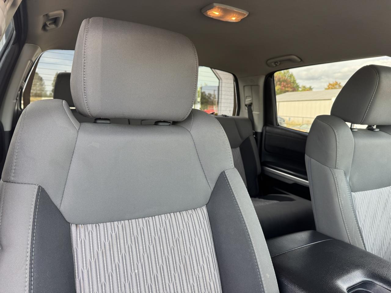 Toyota Tundra SR5 5.7L V8 CrewMax 4WD 2017