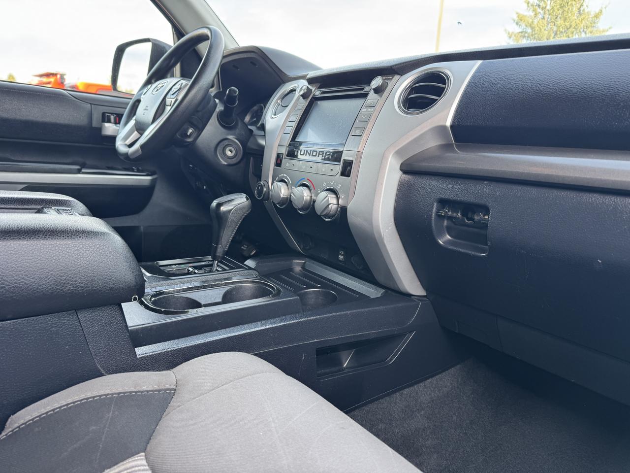 Toyota Tundra SR5 5.7L V8 CrewMax 4WD 2017