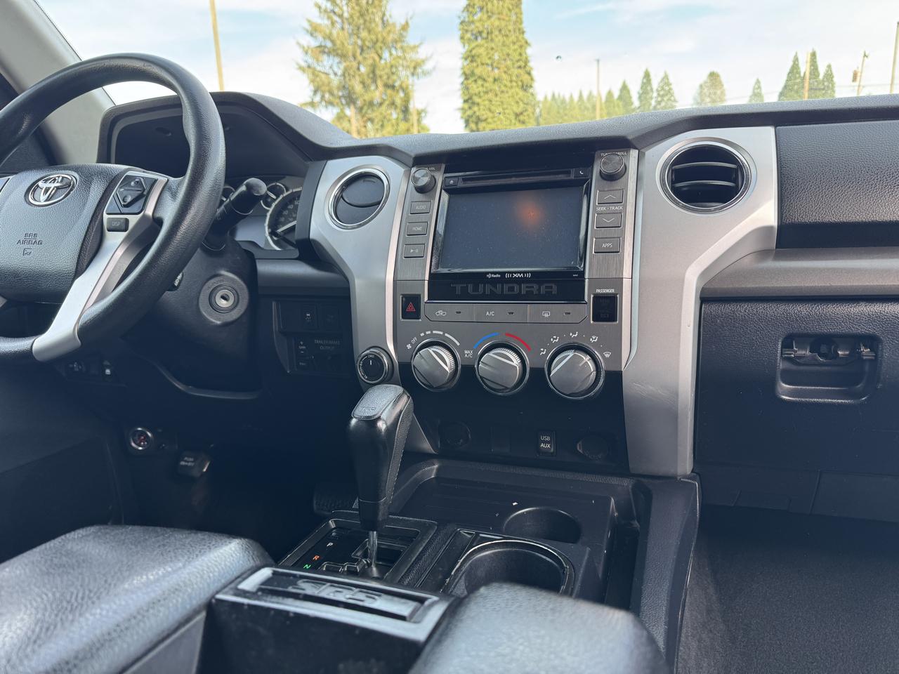 Toyota Tundra SR5 5.7L V8 CrewMax 4WD 2017