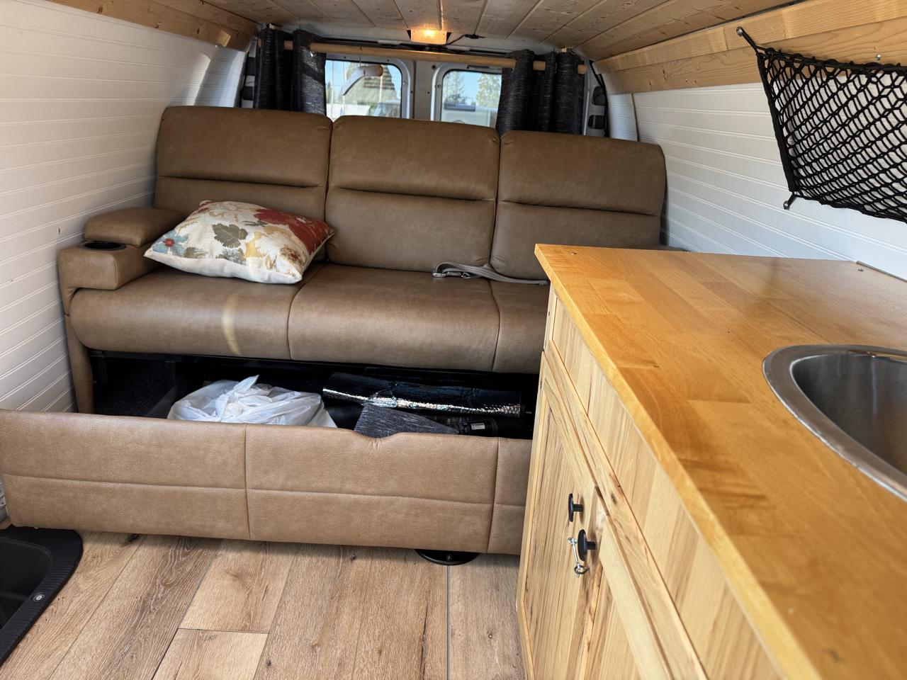Ford Econoline E-250 2005