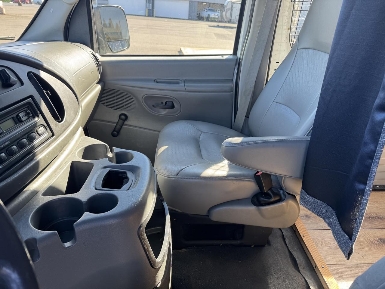 Ford Econoline E-250 2005