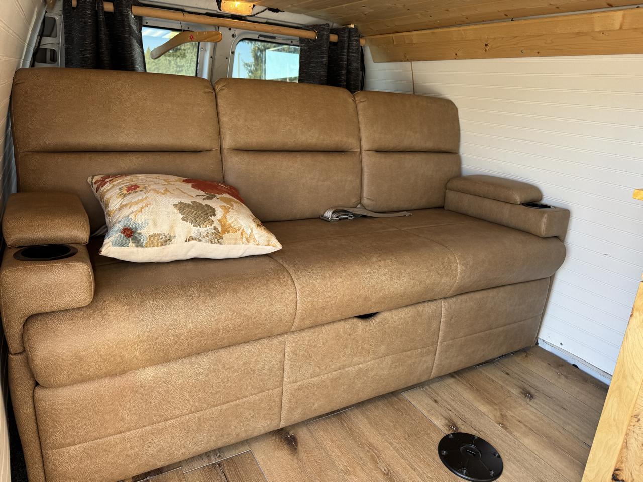 Ford Econoline E-250 2005