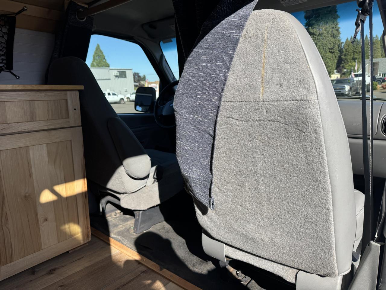 Ford Econoline E-250 2005
