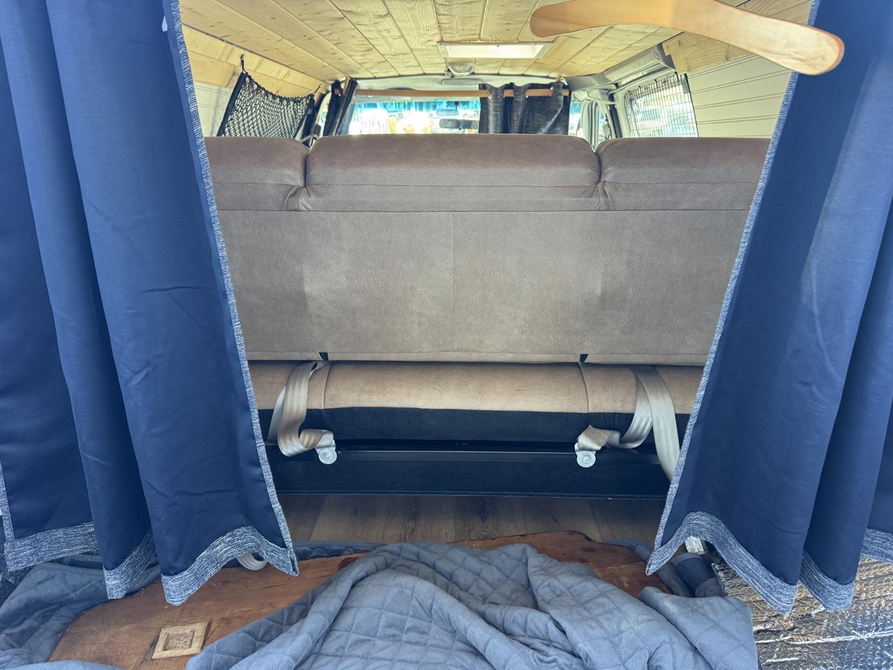 Ford Econoline E-250 2005