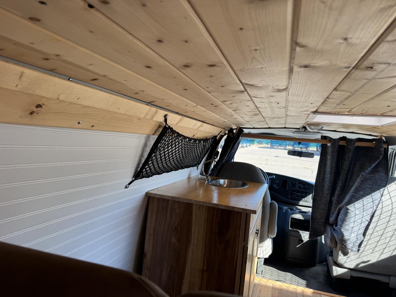 Ford Econoline E-250 2005