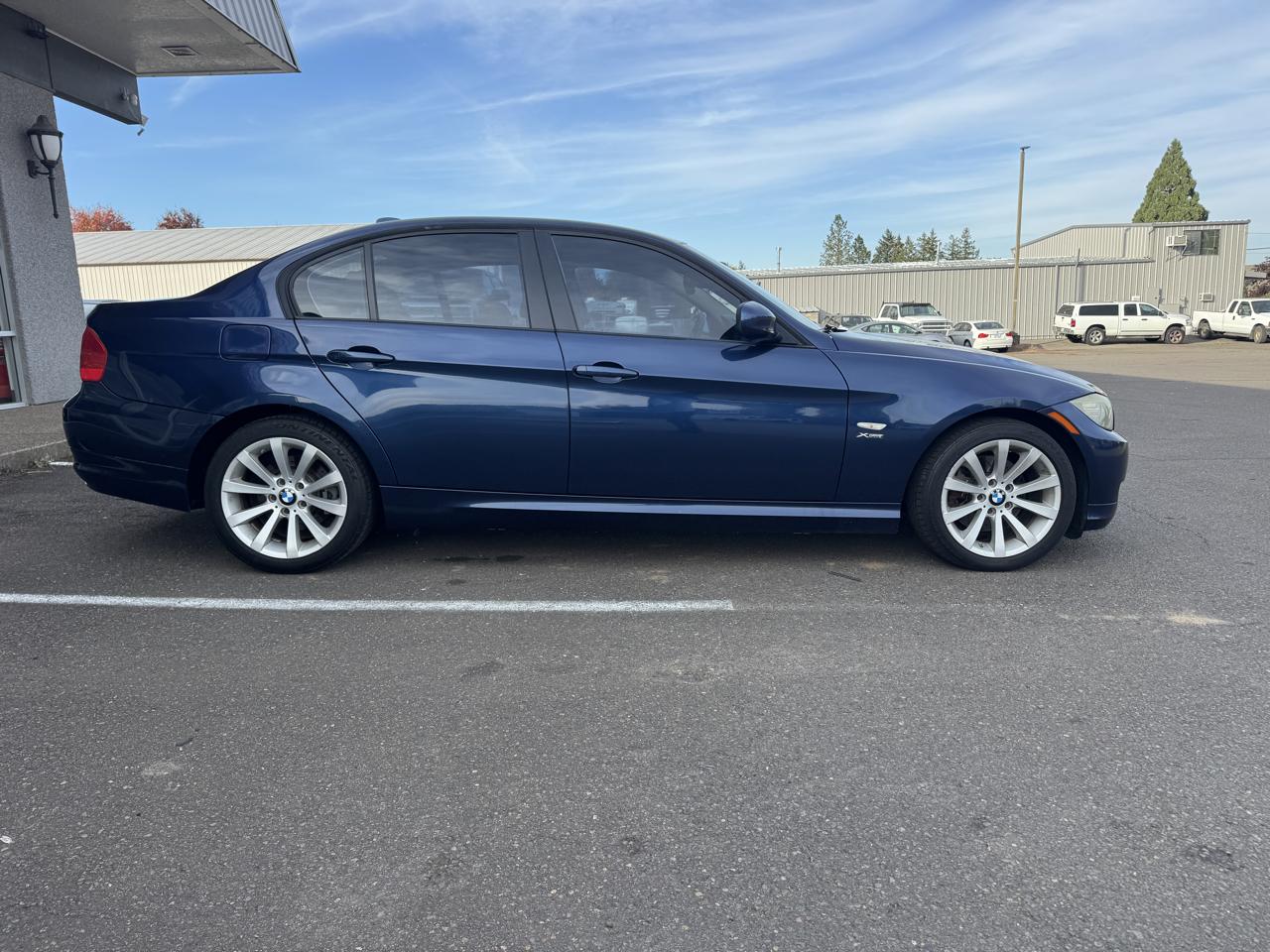 BMW 3-Series 328i xDrive 2011