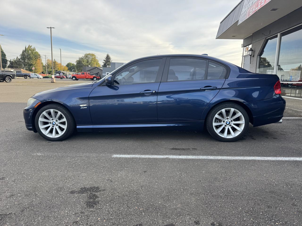 BMW 3-Series 328i xDrive 2011