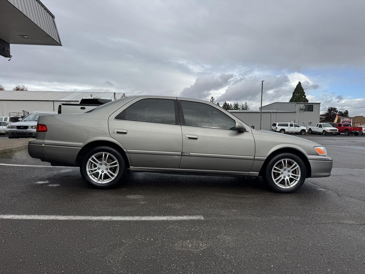 Toyota Camry LE V6 2001