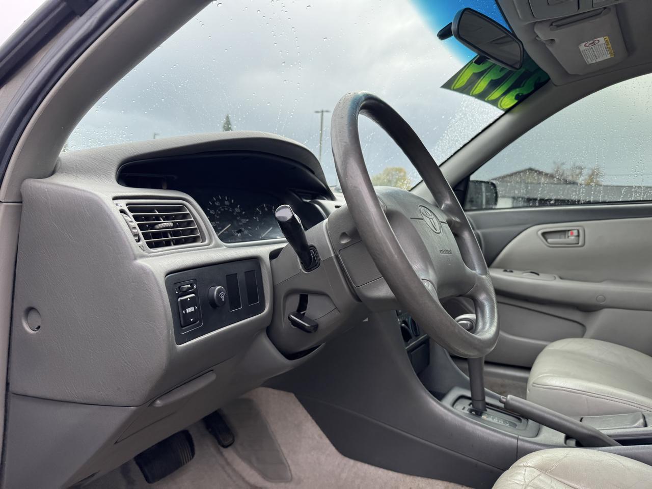 Toyota Camry LE V6 2001