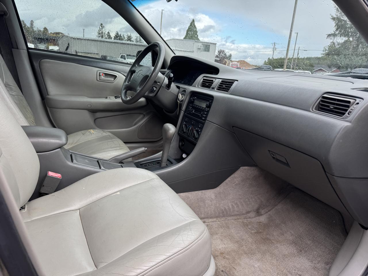 Toyota Camry LE V6 2001