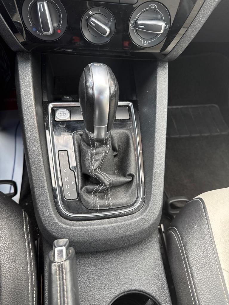 Volkswagen Jetta  2016