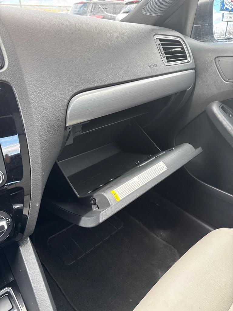 Volkswagen Jetta  2016