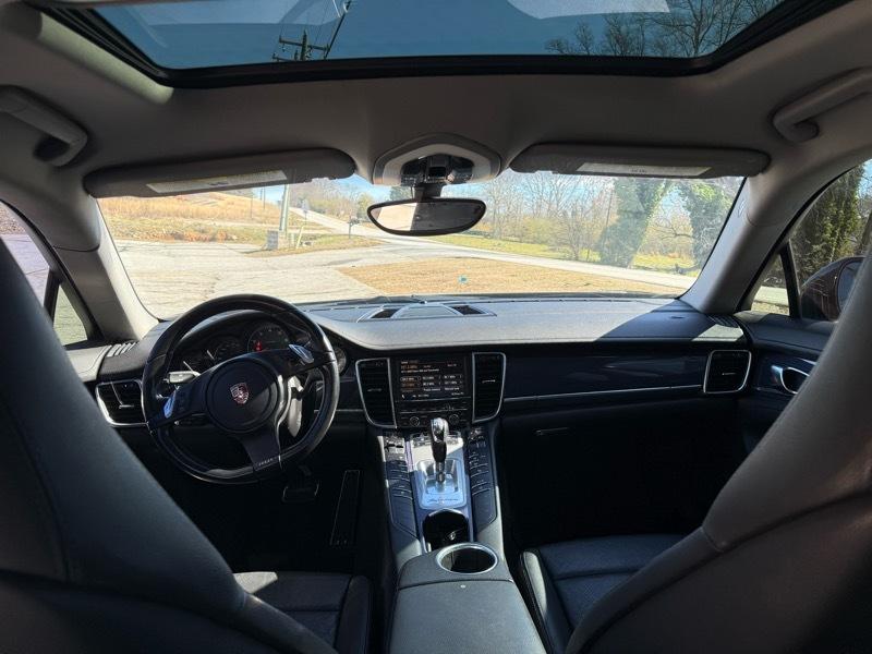 Porsche Panamera 4 2011