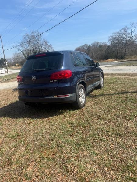 Volkswagen Tiguan S 2012