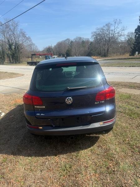 Volkswagen Tiguan S 2012