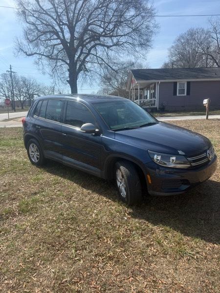 Volkswagen Tiguan S 2012
