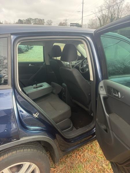 Volkswagen Tiguan S 2012