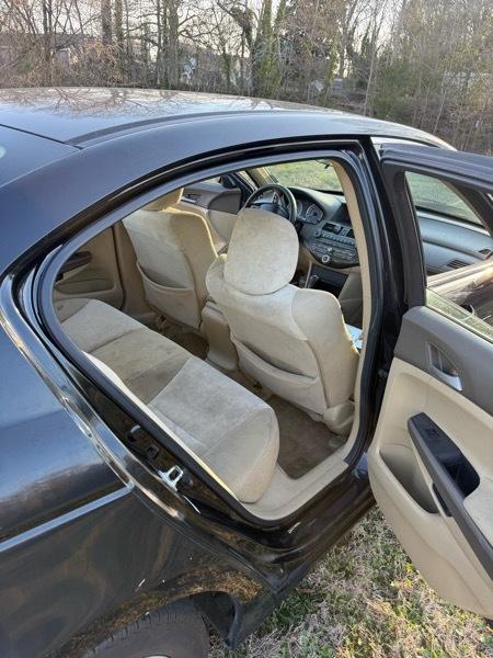 Honda Accord LX sedan AT 2010